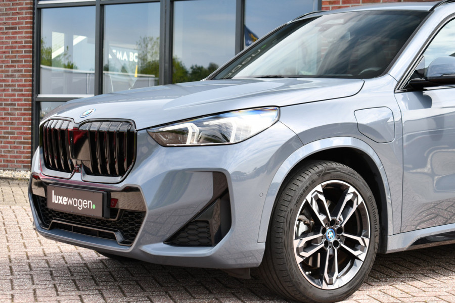 BMW X1 xDrive30e M-Sport Plus Stormbay Pano ACC HUD 360-cam 19inch