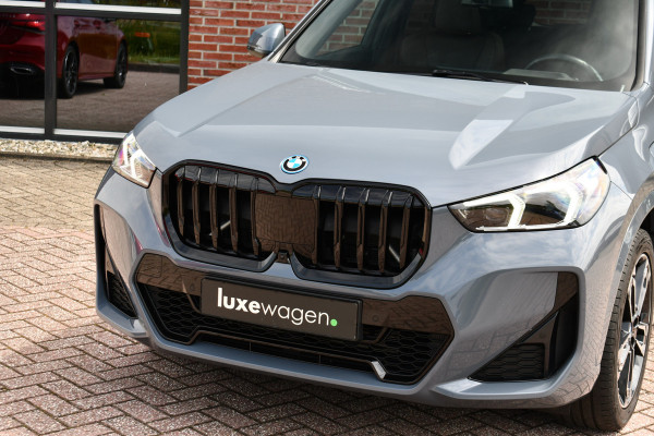 BMW X1 xDrive30e M-Sport Plus Stormbay Pano ACC HUD 360-cam 19inch