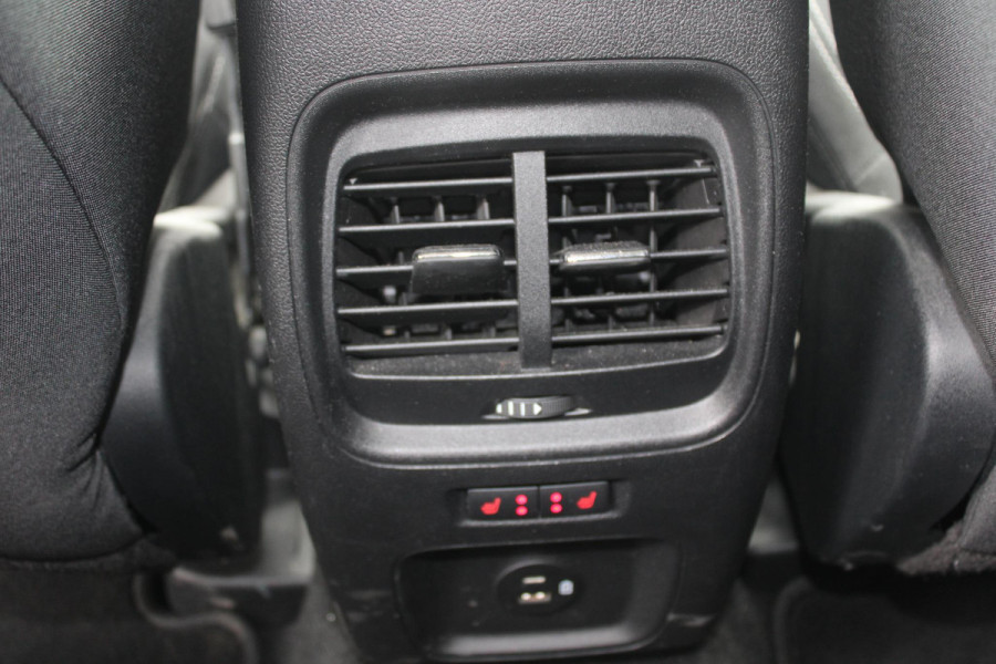 Ford Kuga 2.5 FHEV Titanium | GEEN STEKKER NODIG |Winterpack | Camera | Adaptieve Cruise Control | Navigatie | Climate Control | PDC V+A | BLIS