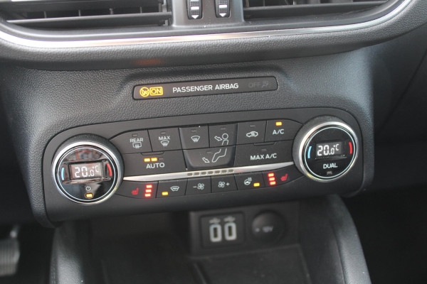 Ford Kuga 2.5 FHEV Titanium | GEEN STEKKER NODIG |Winterpack | Camera | Adaptieve Cruise Control | Navigatie | Climate Control | PDC V+A | BLIS