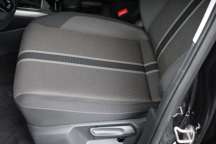 Volkswagen T-Roc 1.5 TSI 150pk DSG Style Navigatie Apple Carplay Android Auto Camera Parkeersensoren Adaptive Cruise Control Stoelverwarming Climate Control Lichtmetalen velgen