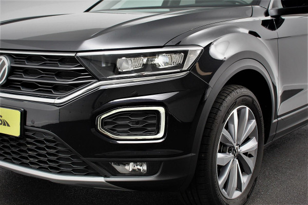 Volkswagen T-Roc 1.5 TSI 150pk DSG Style Navigatie Apple Carplay Android Auto Camera Parkeersensoren Adaptive Cruise Control Stoelverwarming Climate Control Lichtmetalen velgen