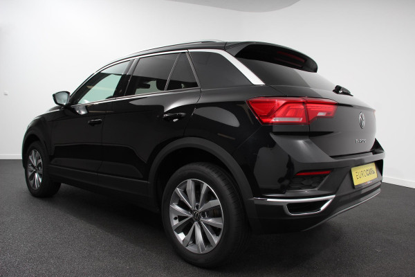 Volkswagen T-Roc 1.5 TSI 150pk DSG Style Navigatie Apple Carplay Android Auto Camera Parkeersensoren Adaptive Cruise Control Stoelverwarming Climate Control Lichtmetalen velgen