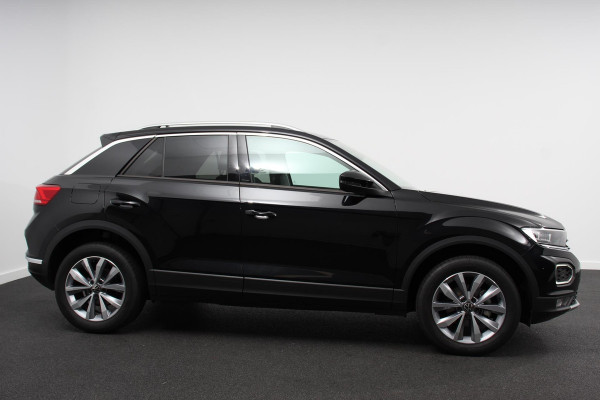 Volkswagen T-Roc 1.5 TSI 150pk DSG Style Navigatie Apple Carplay Android Auto Camera Parkeersensoren Adaptive Cruise Control Stoelverwarming Climate Control Lichtmetalen velgen