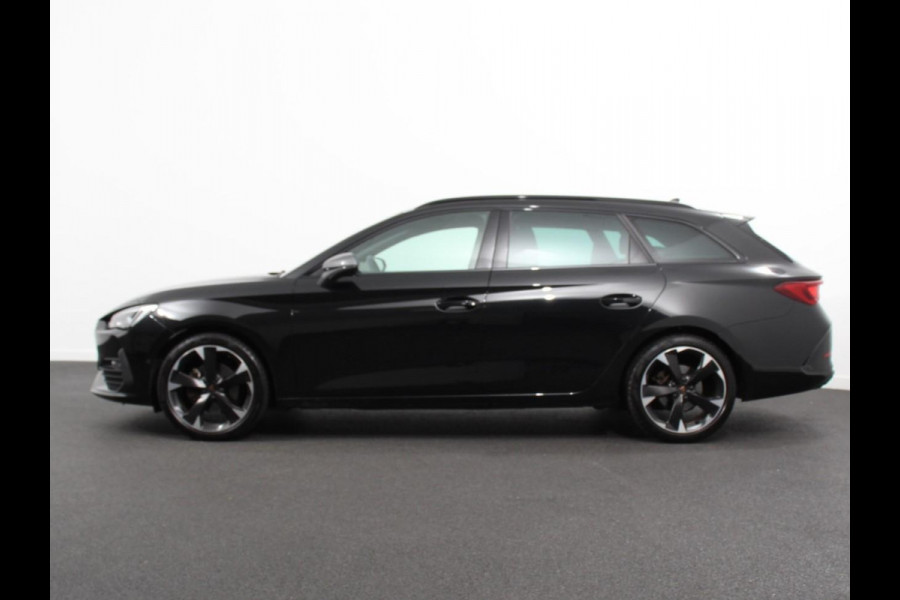 CUPRA Leon Sportstourer 1.5 eTSI Business Edition High Navigatie Apple Carplay/Android Auto Navigatie Adaptieve Cruise Control Camera Trekhaak met afneembare kogel Parkeersensor achter Stuur- en stoelverwarming