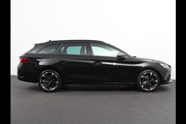 CUPRA Leon Sportstourer 1.5 eTSI Business Edition High Navigatie Apple Carplay/Android Auto Navigatie Adaptieve Cruise Control Camera Trekhaak met afneembare kogel Parkeersensor achter Stuur- en stoelverwarming