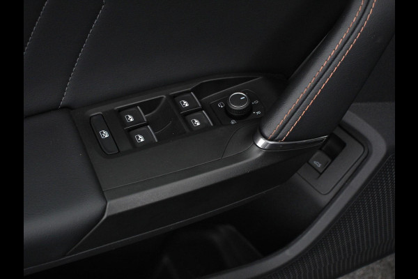 CUPRA Leon Sportstourer 1.5 eTSI Business Edition High Navigatie Apple Carplay/Android Auto Navigatie Adaptieve Cruise Control Camera Trekhaak met afneembare kogel Parkeersensor achter Stuur- en stoelverwarming