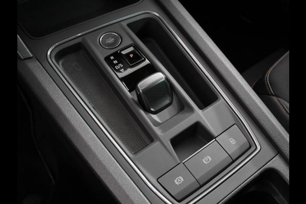 CUPRA Leon Sportstourer 1.5 eTSI Business Edition High Navigatie Apple Carplay/Android Auto Navigatie Adaptieve Cruise Control Camera Trekhaak met afneembare kogel Parkeersensor achter Stuur- en stoelverwarming