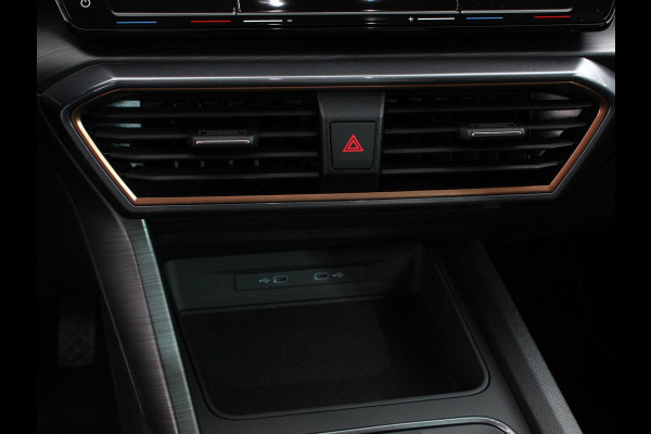 CUPRA Leon Sportstourer 1.5 eTSI Business Edition High Navigatie Apple Carplay/Android Auto Navigatie Adaptieve Cruise Control Camera Trekhaak met afneembare kogel Parkeersensor achter Stuur- en stoelverwarming