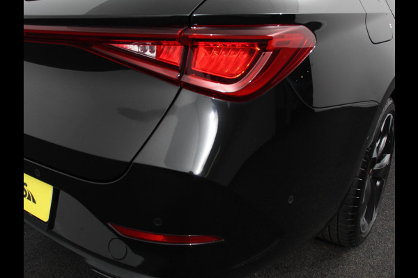 CUPRA Leon Sportstourer 1.5 eTSI Business Edition High Navigatie Apple Carplay/Android Auto Navigatie Adaptieve Cruise Control Camera Trekhaak met afneembare kogel Parkeersensor achter Stuur- en stoelverwarming