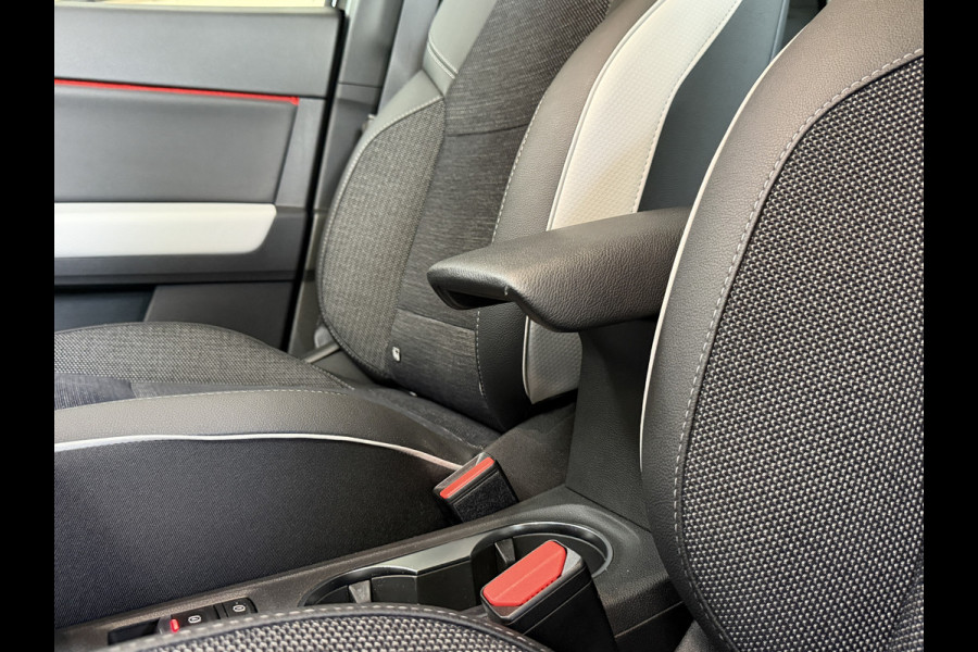 Renault Captur 1.3 TCe 155 Edition One | Groot Navi | Pano | Bose | 360 | Stoel & Stuur verwarming | 18" | 100% Dealer onderhouden!