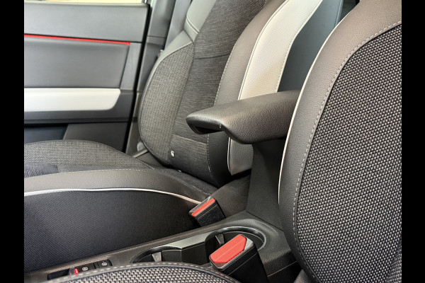 Renault Captur 1.3 TCe 155 Edition One | Groot Navi | Pano | Bose | 360 | Stoel & Stuur verwarming | 18" | 100% Dealer onderhouden!