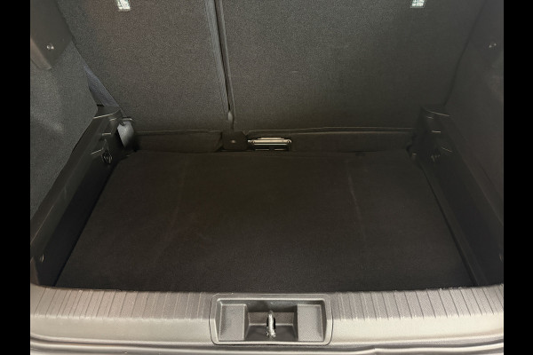 Renault Captur 1.3 TCe 155 Edition One | Groot Navi | Pano | Bose | 360 | Stoel & Stuur verwarming | 18" | 100% Dealer onderhouden!