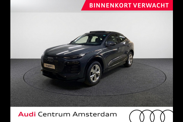 Audi Q6 Sportback e-tron edition 83 kWh 252 pk |  SOH 97,82% | Panoramadak | Trekhaak (wegklapbaar) | Verlengde garantie | Warmtepomp | Navigatie | Parkeersensoren (Park assist) | Rondomzicht camera |