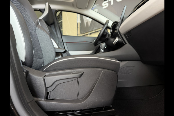 Renault Captur 1.3 TCe 155 Edition One | Groot Navi | Pano | Bose | 360 | Stoel & Stuur verwarming | 18" | 100% Dealer onderhouden!