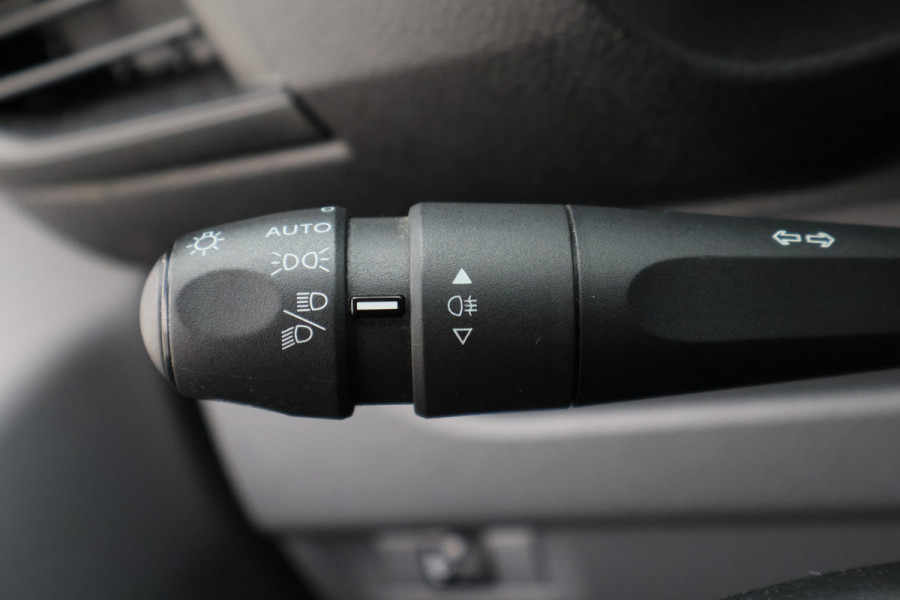 Peugeot Expert 1.5 BlueHDI 100 L2H1 Standard Premium 3-zits, Apple Carplay, Trekhaak, Cruise, PDC
