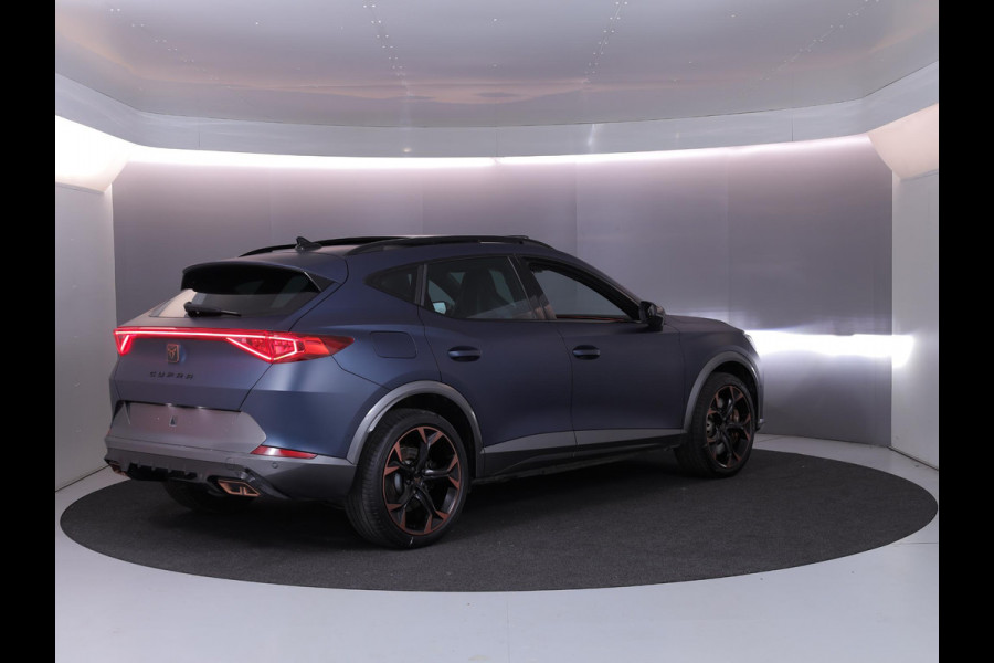 CUPRA Formentor 1.4 e-Hybrid VZ Copper Edition 245 pk | Schaalstoelen | SOH 93%| Panoramadak | Parkeersensoren (Park assist) | Achteruitrijcamera | Lederen bekleding | Stoelverwarming |