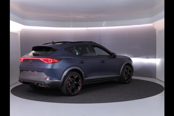 CUPRA Formentor 1.4 e-Hybrid VZ Copper Edition 245 pk | Schaalstoelen | SOH 93%| Panoramadak | Parkeersensoren (Park assist) | Achteruitrijcamera | Lederen bekleding | Stoelverwarming |