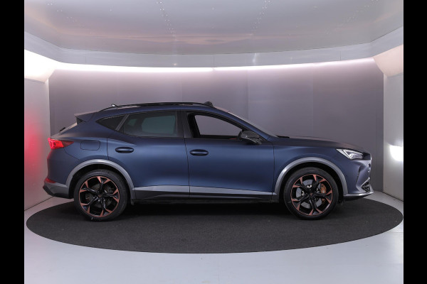 CUPRA Formentor 1.4 e-Hybrid VZ Copper Edition 245 pk | Schaalstoelen | SOH 93%| Panoramadak | Parkeersensoren (Park assist) | Achteruitrijcamera | Lederen bekleding | Stoelverwarming |
