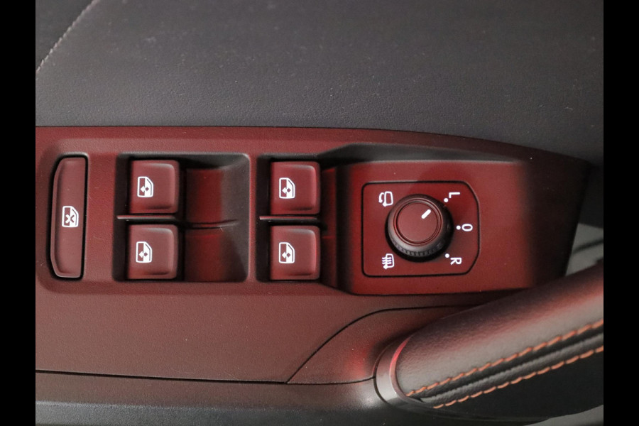 CUPRA Formentor 1.4 e-Hybrid VZ Copper Edition 245 pk | Schaalstoelen | SOH 93%| Panoramadak | Parkeersensoren (Park assist) | Achteruitrijcamera | Lederen bekleding | Stoelverwarming |