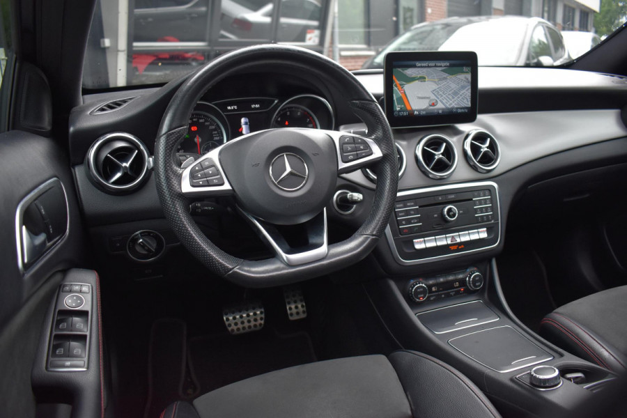 Mercedes-Benz GLA 180 Business Solution AMG Pano Keyless Camera