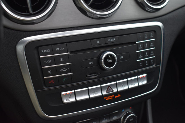 Mercedes-Benz GLA 180 Business Solution AMG Pano Keyless Camera