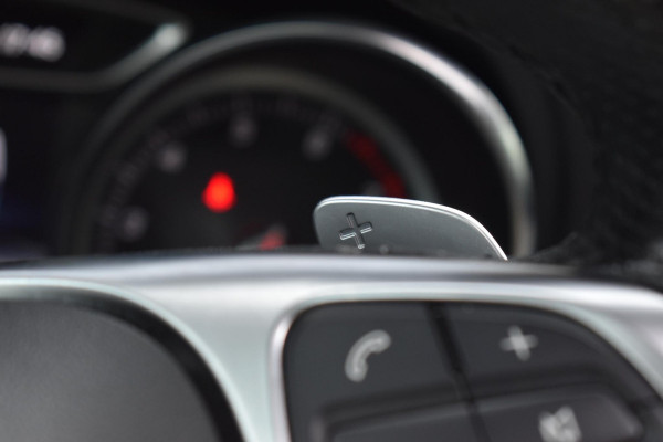 Mercedes-Benz GLA 180 Business Solution AMG Pano Keyless Camera