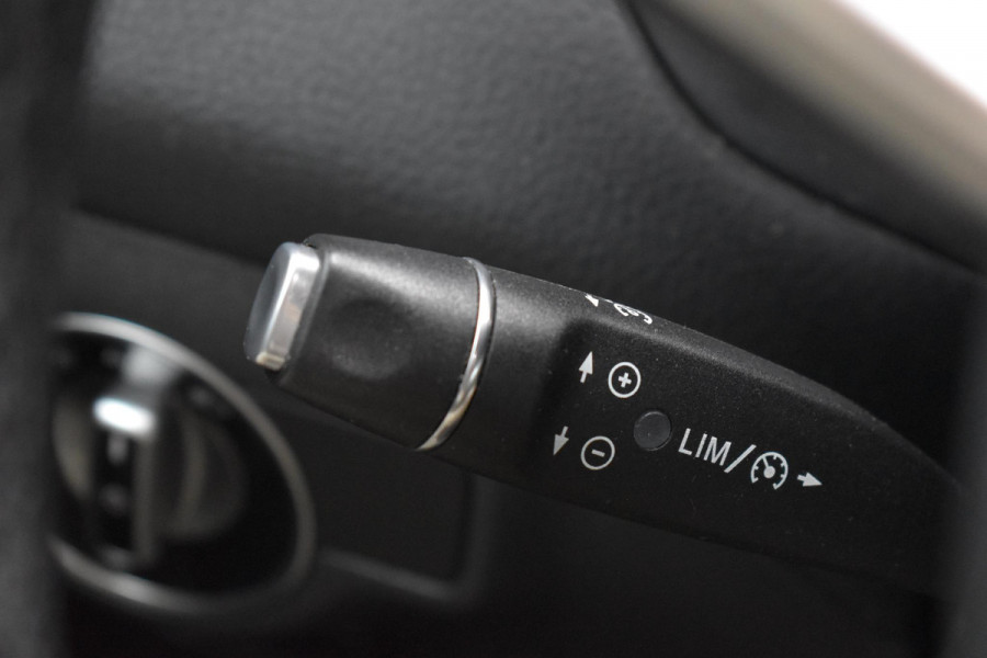Mercedes-Benz GLA 180 Business Solution AMG Pano Keyless Camera