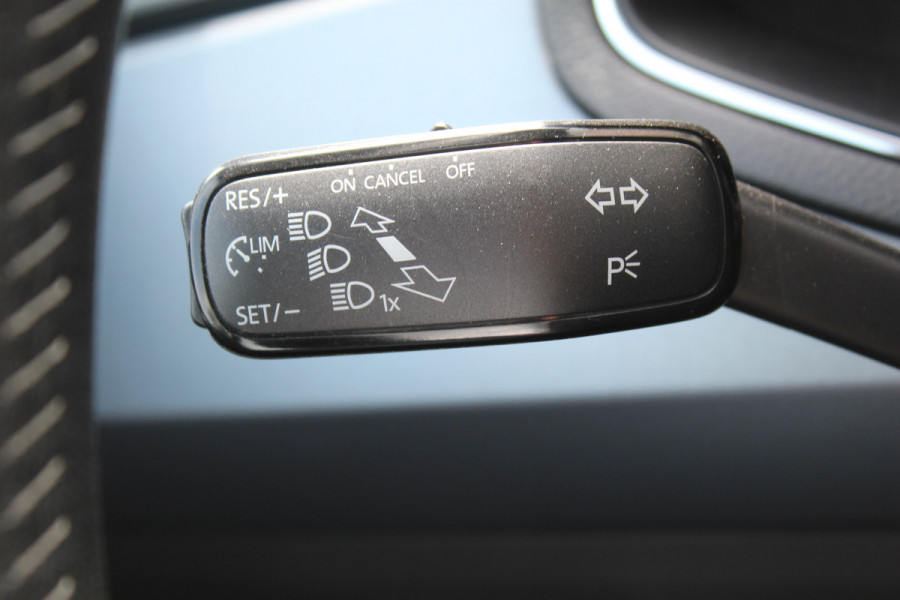 Seat Arona 1.0-115pk TSI Style Business Intense AUTOMAAT ! Gun u het comfort van een automaat ! Volautm. airco dual, stoelverwarming, cruise control, LM wielen, metallic lak