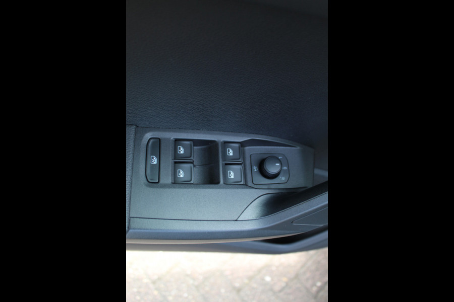 Seat Arona 1.0-115pk TSI Style Business Intense AUTOMAAT ! Gun u het comfort van een automaat ! Volautm. airco dual, stoelverwarming, cruise control, LM wielen, metallic lak