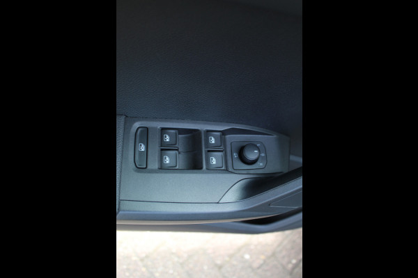 Seat Arona 1.0-115pk TSI Style Business Intense AUTOMAAT ! Gun u het comfort van een automaat ! Volautm. airco dual, stoelverwarming, cruise control, LM wielen, metallic lak