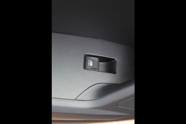 Seat Arona 1.0-115pk TSI Style Business Intense AUTOMAAT ! Gun u het comfort van een automaat ! Volautm. airco dual, stoelverwarming, cruise control, LM wielen, metallic lak
