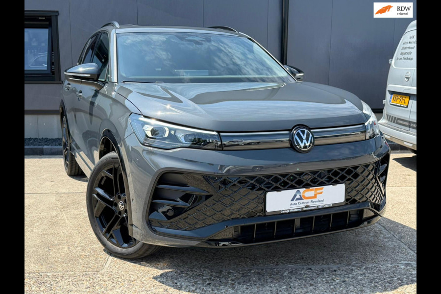 Volkswagen Tiguan 1.5 eHybrid R-Line / BLACKSTYLE / LEER / TREKHAAK / 360 / RAMVOL