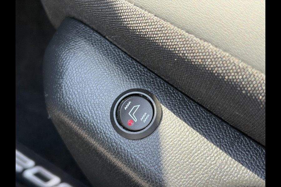Peugeot 208 1.2 PureTech Allure Carplay,Camera,6 Bak,Stoelverw-Koeling,D-riem vv in 2025,Pdc,Clima,Cruise,Lm velgen,N.A.P,Rijstrooksensor,Nieuwe Apk bij Aflevering