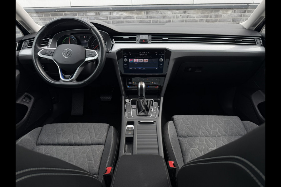 Volkswagen Passat Variant 1.4 TSI PHEV GTE Business | Pano | Elek. Trekhaak | Head-Up | Carplay | LED | Camera | Navi