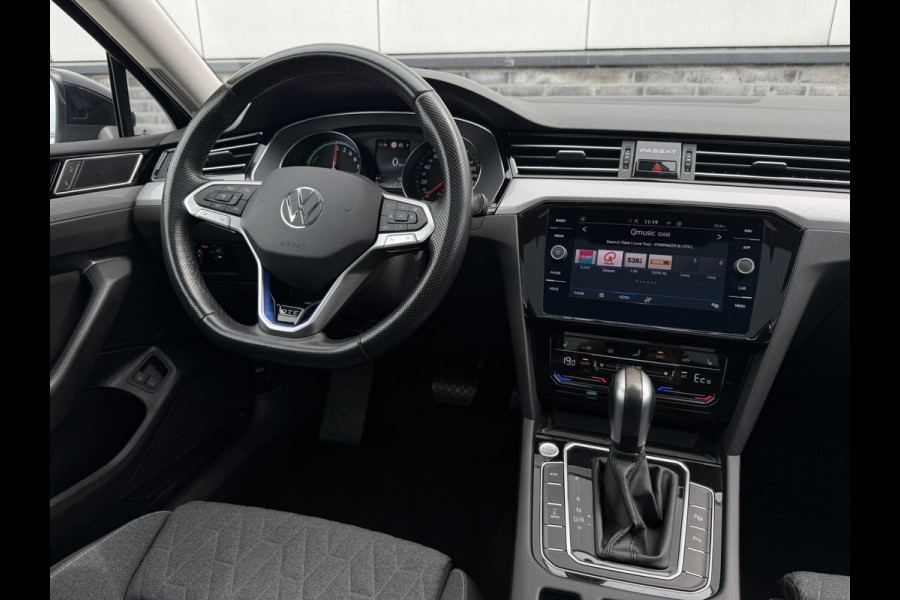 Volkswagen Passat Variant 1.4 TSI PHEV GTE Business | Pano | Elek. Trekhaak | Head-Up | Carplay | LED | Camera | Navi