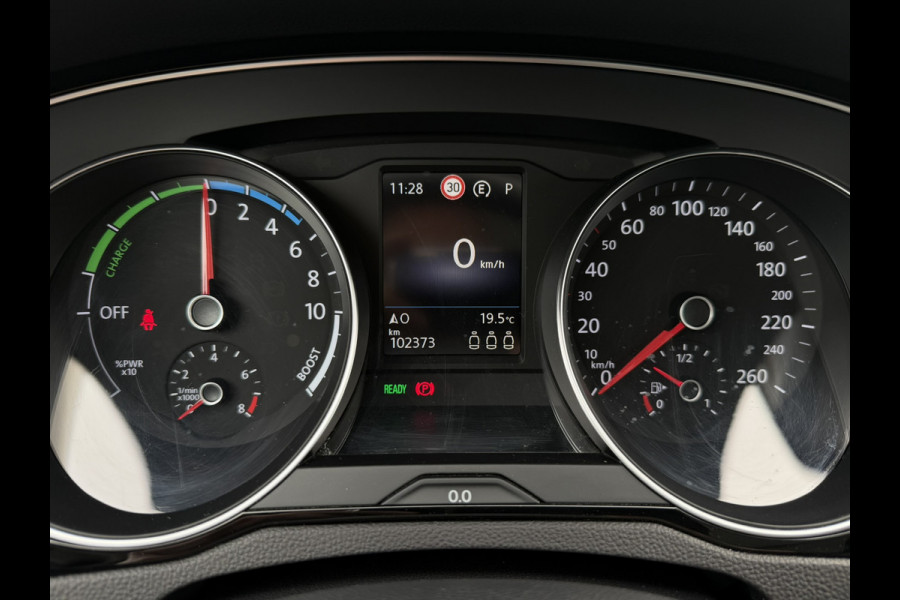 Volkswagen Passat Variant 1.4 TSI PHEV GTE Business | Pano | Elek. Trekhaak | Head-Up | Carplay | LED | Camera | Navi