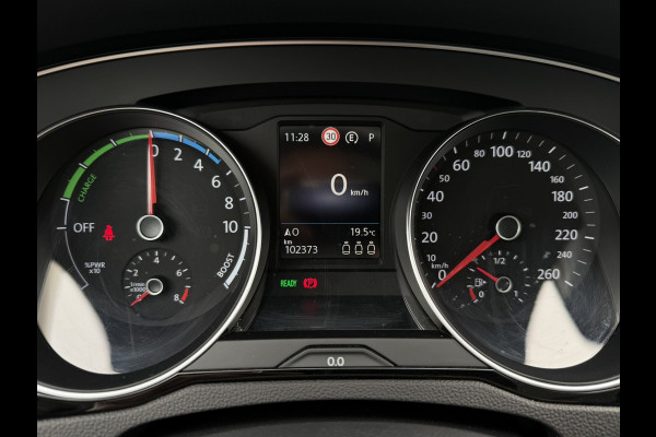 Volkswagen Passat Variant 1.4 TSI PHEV GTE Business | Pano | Elek. Trekhaak | Head-Up | Carplay | LED | Camera | Navi