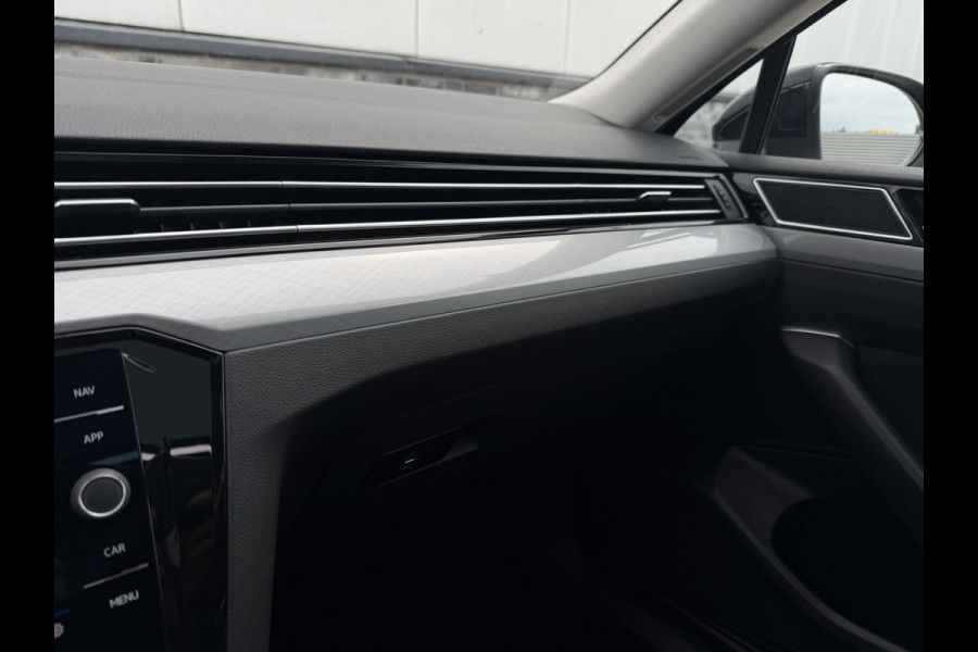 Volkswagen Passat Variant 1.4 TSI PHEV GTE Business | Pano | Elek. Trekhaak | Head-Up | Carplay | LED | Camera | Navi