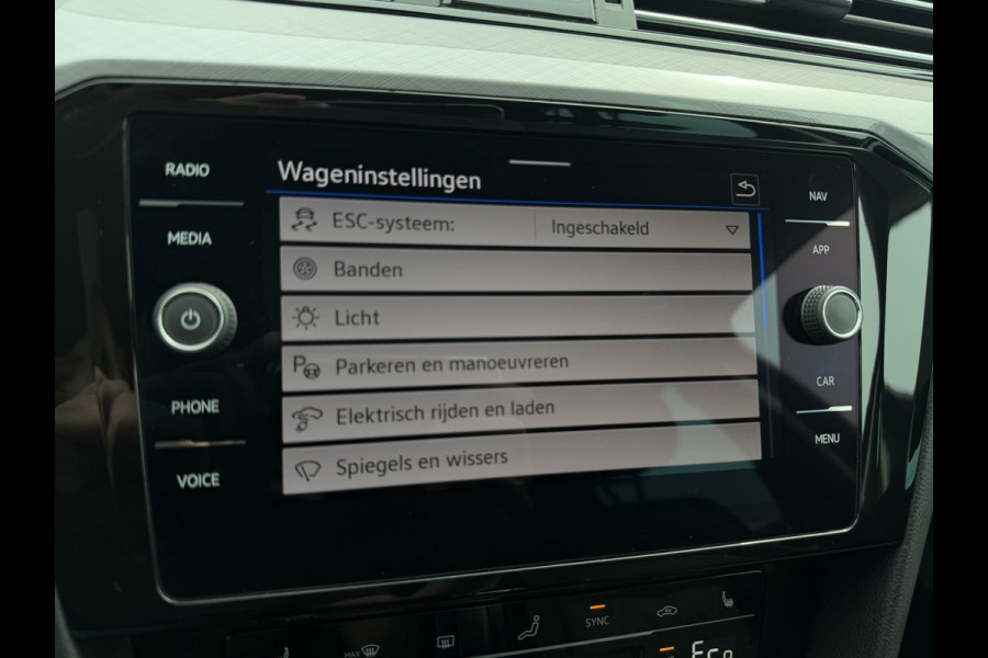 Volkswagen Passat Variant 1.4 TSI PHEV GTE Business | Pano | Elek. Trekhaak | Head-Up | Carplay | LED | Camera | Navi