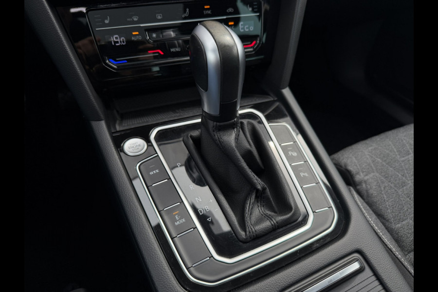 Volkswagen Passat Variant 1.4 TSI PHEV GTE Business | Pano | Elek. Trekhaak | Head-Up | Carplay | LED | Camera | Navi