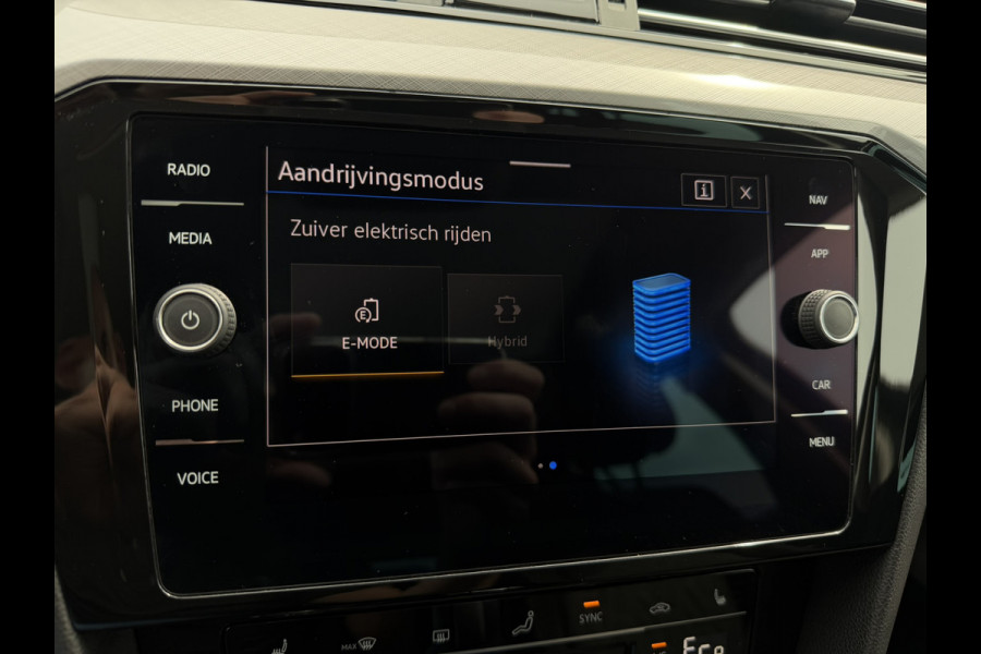 Volkswagen Passat Variant 1.4 TSI PHEV GTE Business | Pano | Elek. Trekhaak | Head-Up | Carplay | LED | Camera | Navi