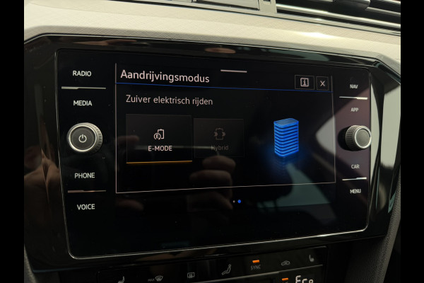 Volkswagen Passat Variant 1.4 TSI PHEV GTE Business | Pano | Elek. Trekhaak | Head-Up | Carplay | LED | Camera | Navi