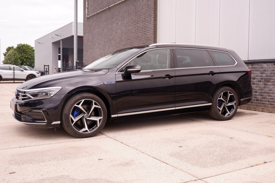 Volkswagen Passat Variant 1.4 TSI PHEV GTE Business | Pano | Elek. Trekhaak | Head-Up | Carplay | LED | Camera | Navi