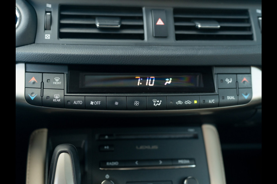 Lexus CT 200h Business Line Pro | Camera | Stoelverwarming | Leder | Bi-Tone | Keyless | Prijs Rijklaar!!