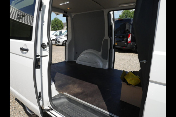 Volkswagen Transporter 2.0 TSI 204PK, L1, 4Motion, Benzine, DSG, 2 x Schuifdeur