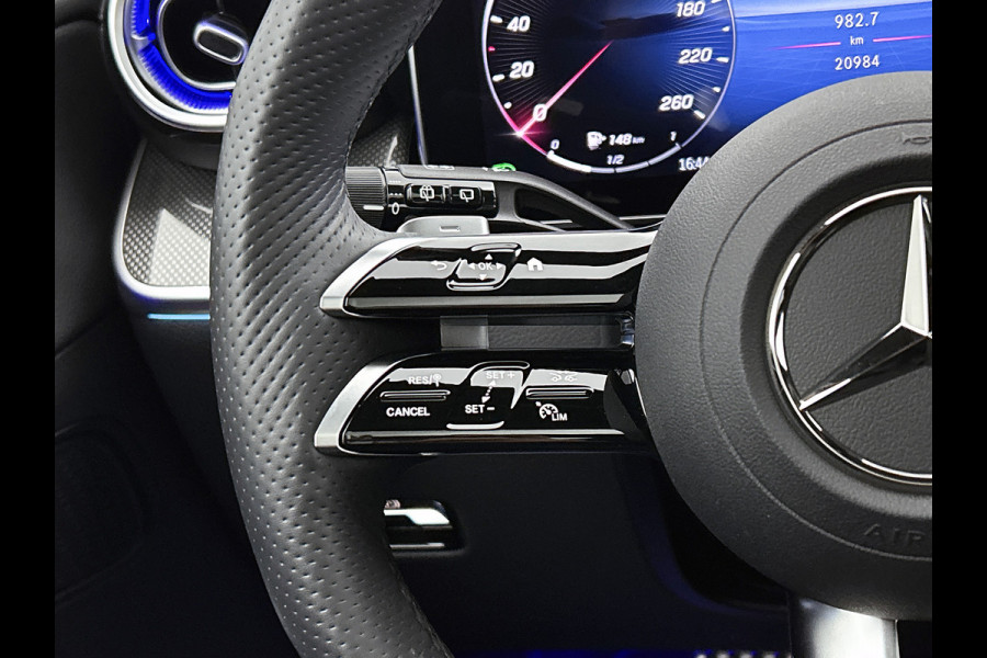 Mercedes-Benz GLC 400 e 4MATIC AMG Plug-In Hybride aprt-26 Panorama dak | 5 spaaks lichtmetalen velgen | Trekhaak | Treeplanken | Parking support | Inclusief 24 maanden MB Certified garantie voor Europa.