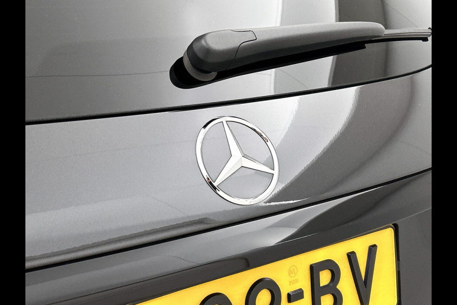 Mercedes-Benz GLC 400 e 4MATIC AMG Plug-In Hybride aprt-26 Panorama dak | 5 spaaks lichtmetalen velgen | Trekhaak | Treeplanken | Parking support | Inclusief 24 maanden MB Certified garantie voor Europa.