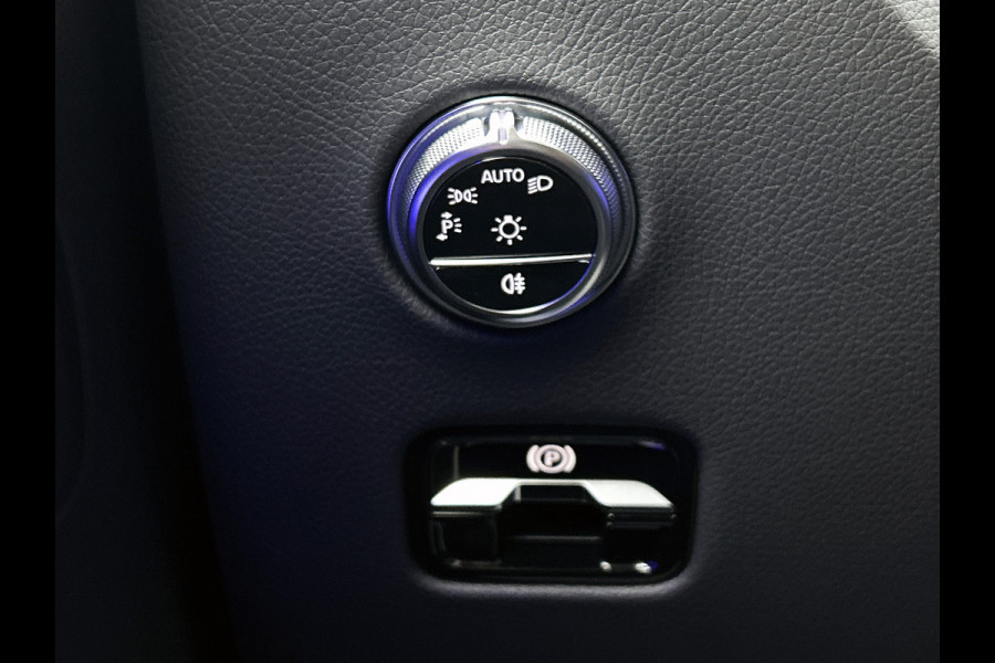 Mercedes-Benz GLC 400 e 4MATIC AMG Plug-In Hybride aprt-26 Panorama dak | 5 spaaks lichtmetalen velgen | Trekhaak | Treeplanken | Parking support | Inclusief 24 maanden MB Certified garantie voor Europa.