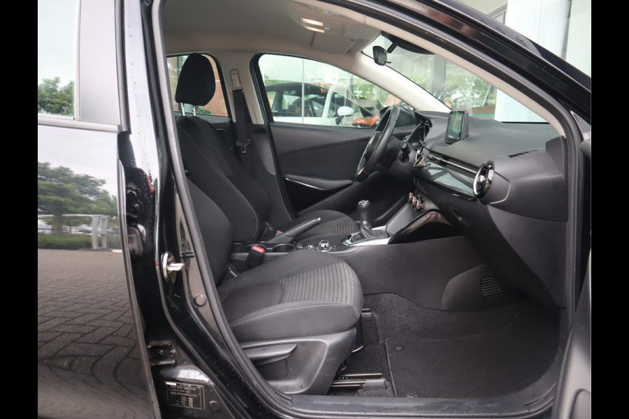 Mazda 2 1.5 Skyactiv-G Dynamic+ Navi / Pdc / Elekramen / Airco / Lm velgen 16'' Goed onderhouden / All season banden